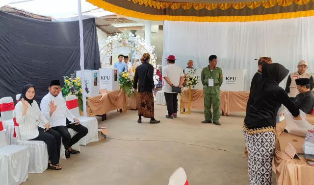 Nyoblos Lebih Awal, Bupati Fauzi Dongkrak Semangat Warga Datang ke TPS