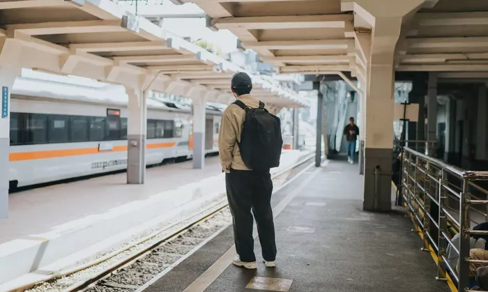 Pilihan Tas Bodypack untuk Perjalanan Hari Pahlawan