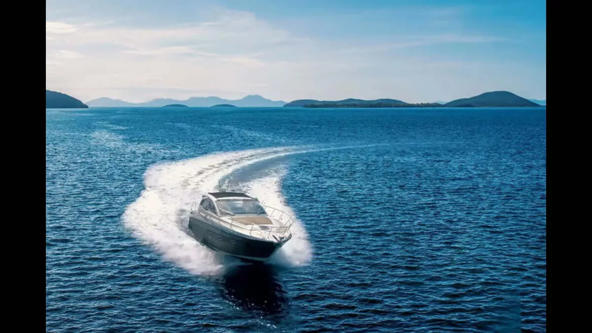 Yacht, Liburan Natal dan Tahun Baru Eksklusif di Bali