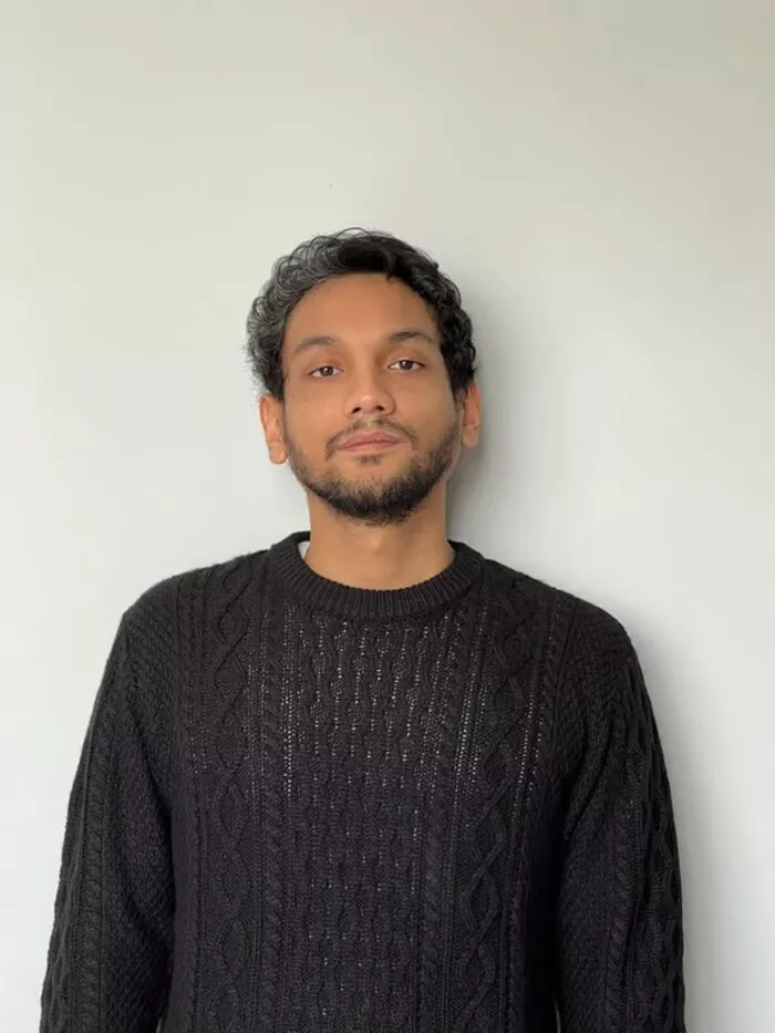 Andrea Wiwandhana dan Kampanye #NoBuyChallenge: Kritik Konsumerisme yang Bijak