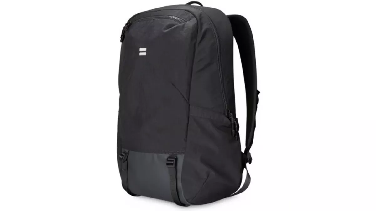 Tips Merawat Tas Bodypack di Musim Hujan