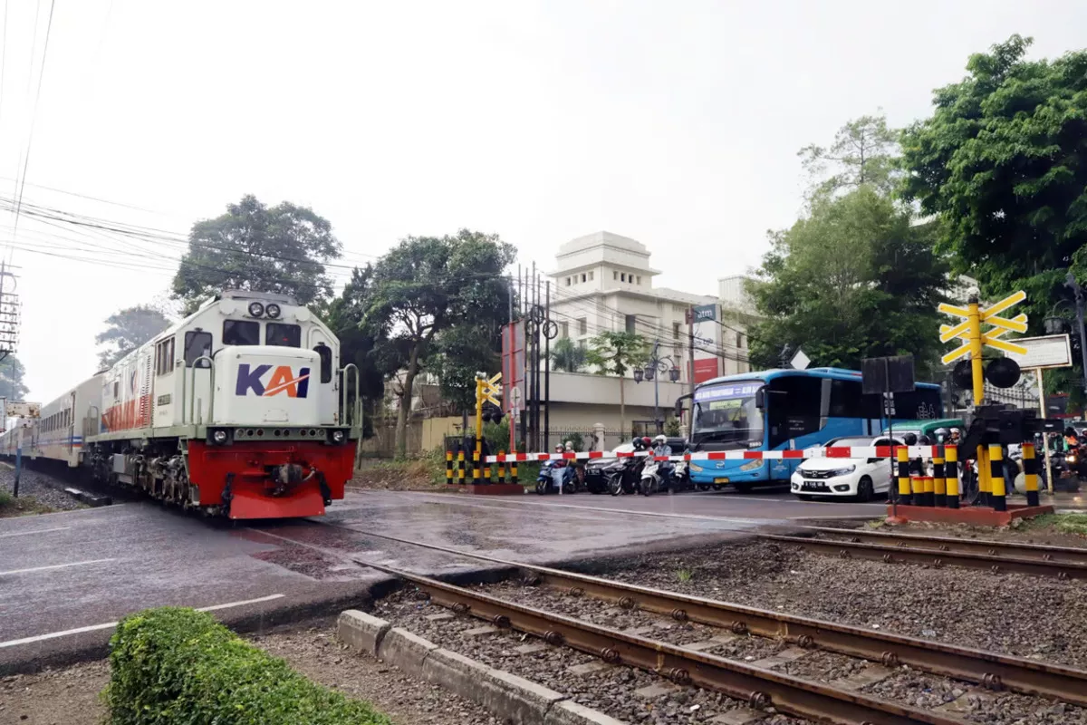 Jarak Antarkereta Makin Dekat, KAI Imbau Keselamatan di Perlintasan