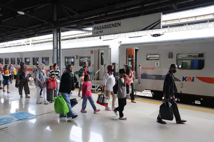 KAI Tambah Perjalanan dan Kapasitas KA untuk Lebaran 2025