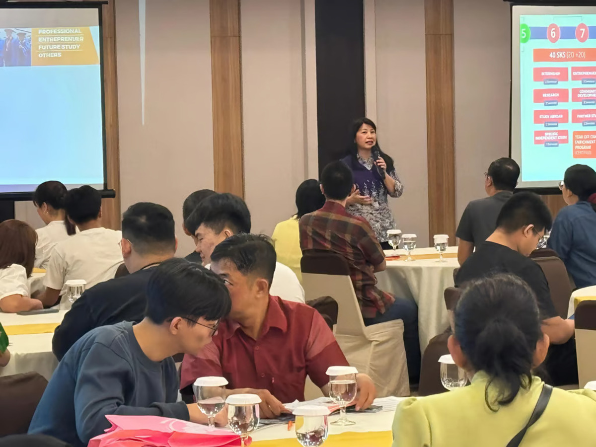 Parent Meets Rector (Sumber : BINUS Media & Publishing)