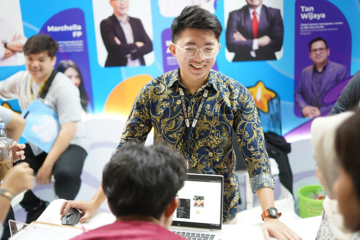 Workshop Aplikasi Berbasis AI di PPTJ 2025 (Sumber : BINUS Media & Publishing)