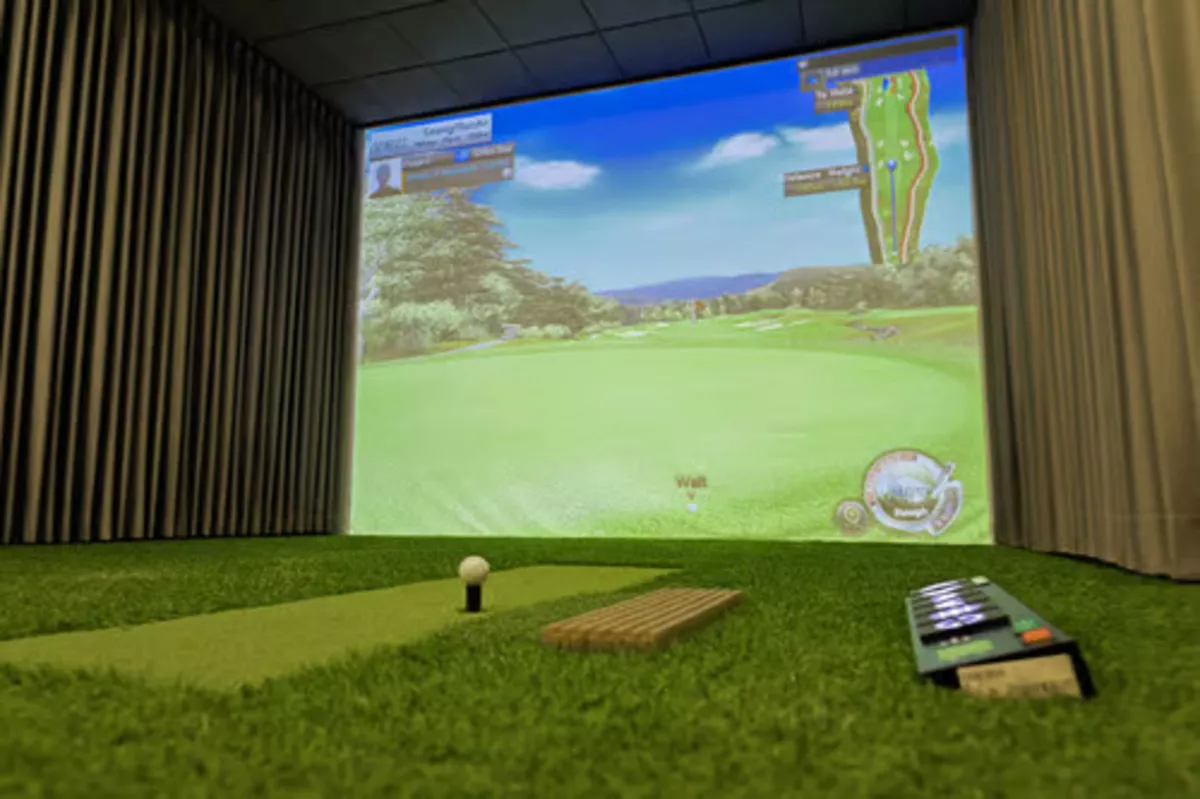 Golf Simulator Pertama di Bandung Hadir di Mason Pine Hotel