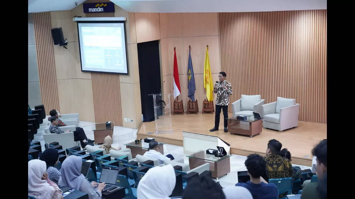 Dirut KAI Bahas Keberlanjutan Transportasi Kereta di FEB UI
