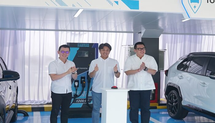 Toyota Luncurkan Charging Spot di Mall of Indonesia untuk Kendaraan Elektrifikasi