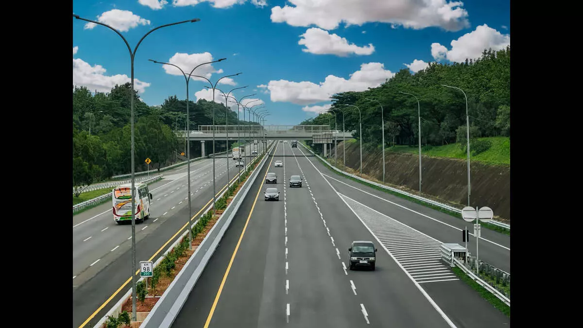 Proyek Pelebaran Lajur Tol Cikopo-Palimanan Selesai Tepat Waktu
