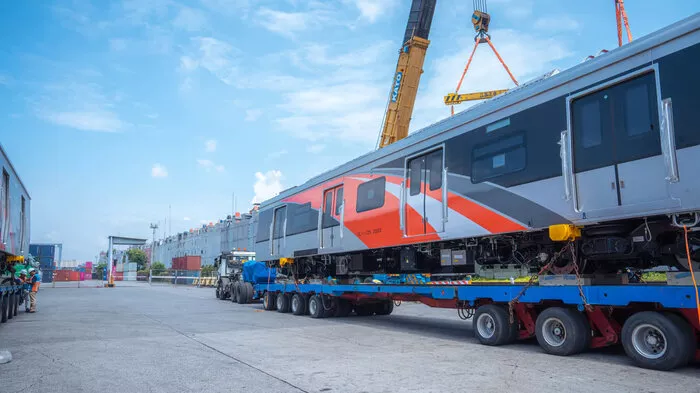Pelindo Solusi Logistik Dukung Mobilisasi 24 Gerbong KRL