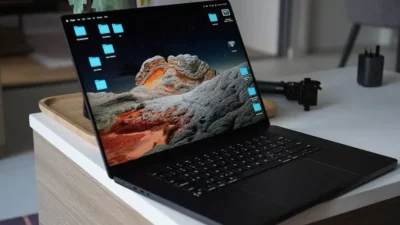 5 Laptop Terbaik 2025 untuk Profesional: Performa Tinggi & Baterai Tahan Lama!