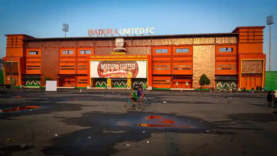 Pemkab Pamekasan Berencana Turunkan Harga Sewa Stadion Pemelingan