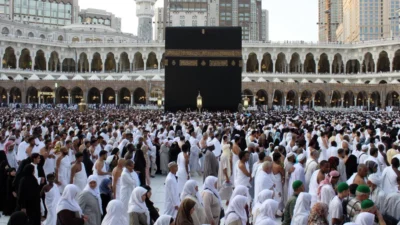 Puluhan Jemaah Asal Madura Tertahan di Bandara Jeddah karena Berangkat Haji Tanpa Visa Resmi