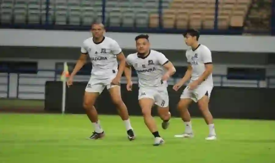 Madura United Bidik Bek Asing Baru Jelang BRI Super League 2025/2026