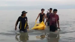 Mayat Pria Ditemukan Mengambang di Pesisir Utara Bangkalan, Diduga Pemancing Tenggelam Asal Pasuruan
