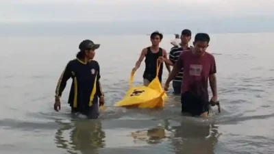 Mayat Pria Ditemukan Mengambang di Pesisir Utara Bangkalan, Diduga Pemancing Tenggelam Asal Pasuruan