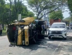 Truk Dump Mengalami Laka Tunggal di Jalan Raya Taddan Sampang, Supir Terluka