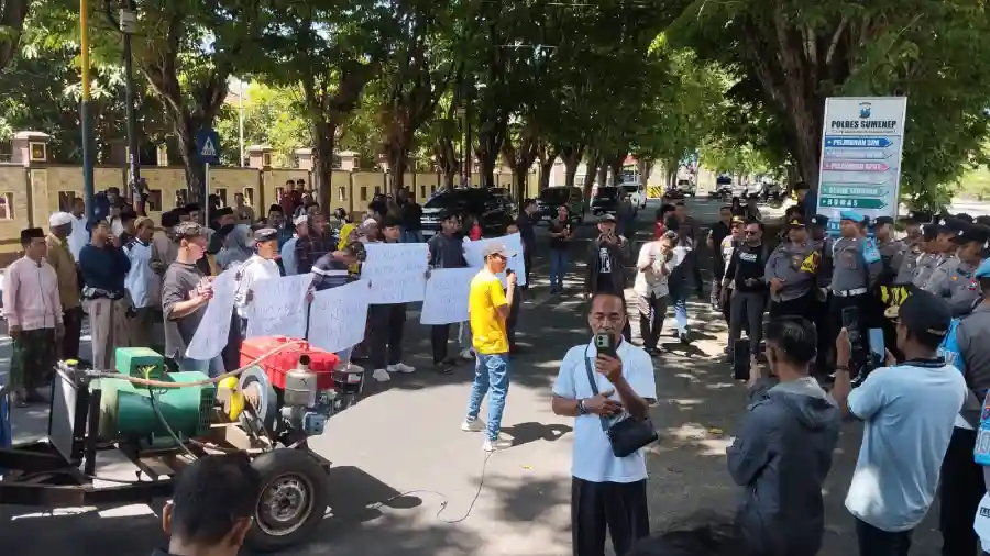 Dituding Jadi "Kantor Cabang Elit", Massa AMPM Geruduk Polres Sumenep Desak Pembersihan Internal