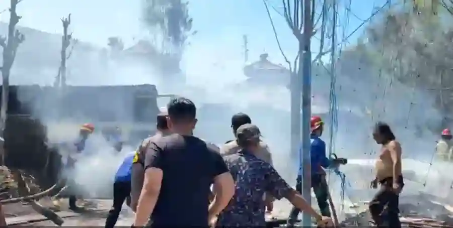 Kebakaran Kandang Sapi di Sumenep, Damkar Cepat Bertindak – Tidak Ada Korban Jiwa