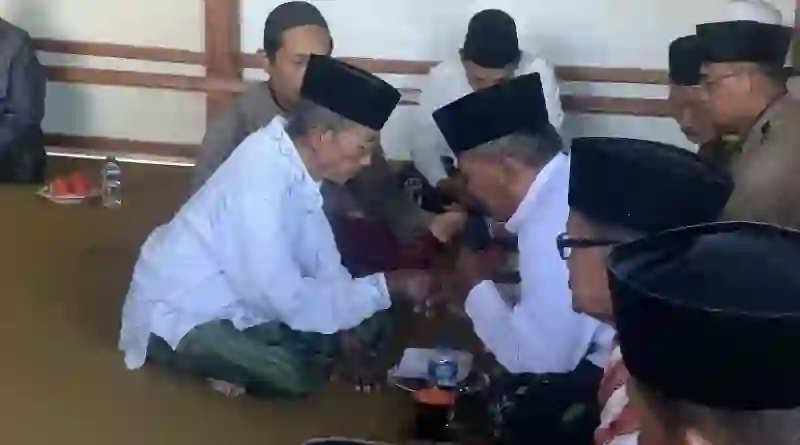Kisah Haru Siti Maryam, Tunawicara Yatim Piatu Dinikahi Kakek 78 Tahun di Pamekasan