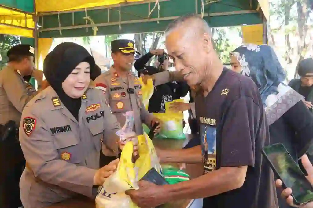 Polres Sumenep Gelar Gerakan Pangan Murah, Warga Hemat Hingga Rp15 Ribu per Paket