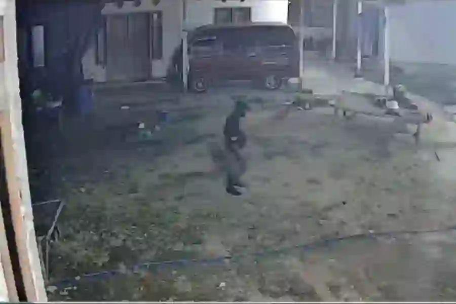 Viral! Pencurian Pakaian Dalam Hebohkan Warga Sampang, Aksinya Terekam CCTV
