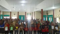 Kemenag Sumenep wajibkan upacara bendera dan nyanyi lagu nasional di semua madrasah. Kebijakan mulai berlaku 2025/2026, tujuannya perkuat karakter kebangsaan.