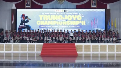 500 pesilat dari berbagai daerah adu kemampuan di Trunojoyo National Championship II, pemenang dapat golden tiket kuliah di UTM.