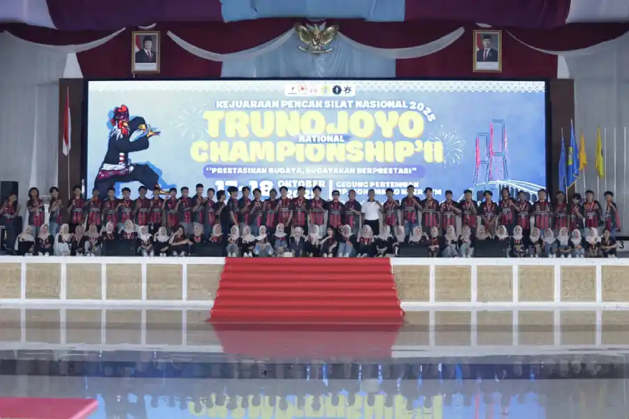 500 pesilat dari berbagai daerah adu kemampuan di Trunojoyo National Championship II, pemenang dapat golden tiket kuliah di UTM.