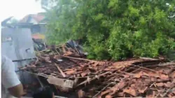 Angin Kencang Terjang Palengaan, Pamekasan, 6 Warga Luka & Puluhan Rumah Rusak