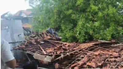 Angin Kencang Terjang Palengaan, Pamekasan, 6 Warga Luka & Puluhan Rumah Rusak
