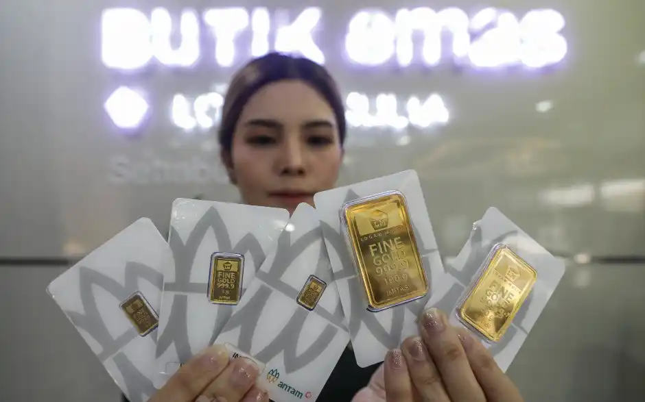 Harga Emas Antam Hari Ini Melesat ke Rp2,35 Juta per Gram!