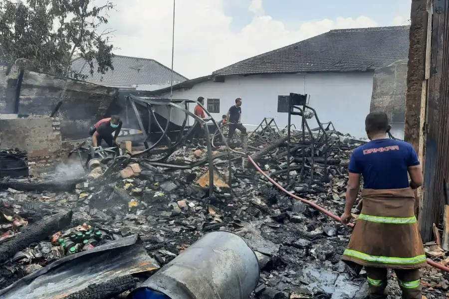 Lima Toko Ludes Terbakar di Sumenep, Kerugian Capai Rp1,5 Miliar