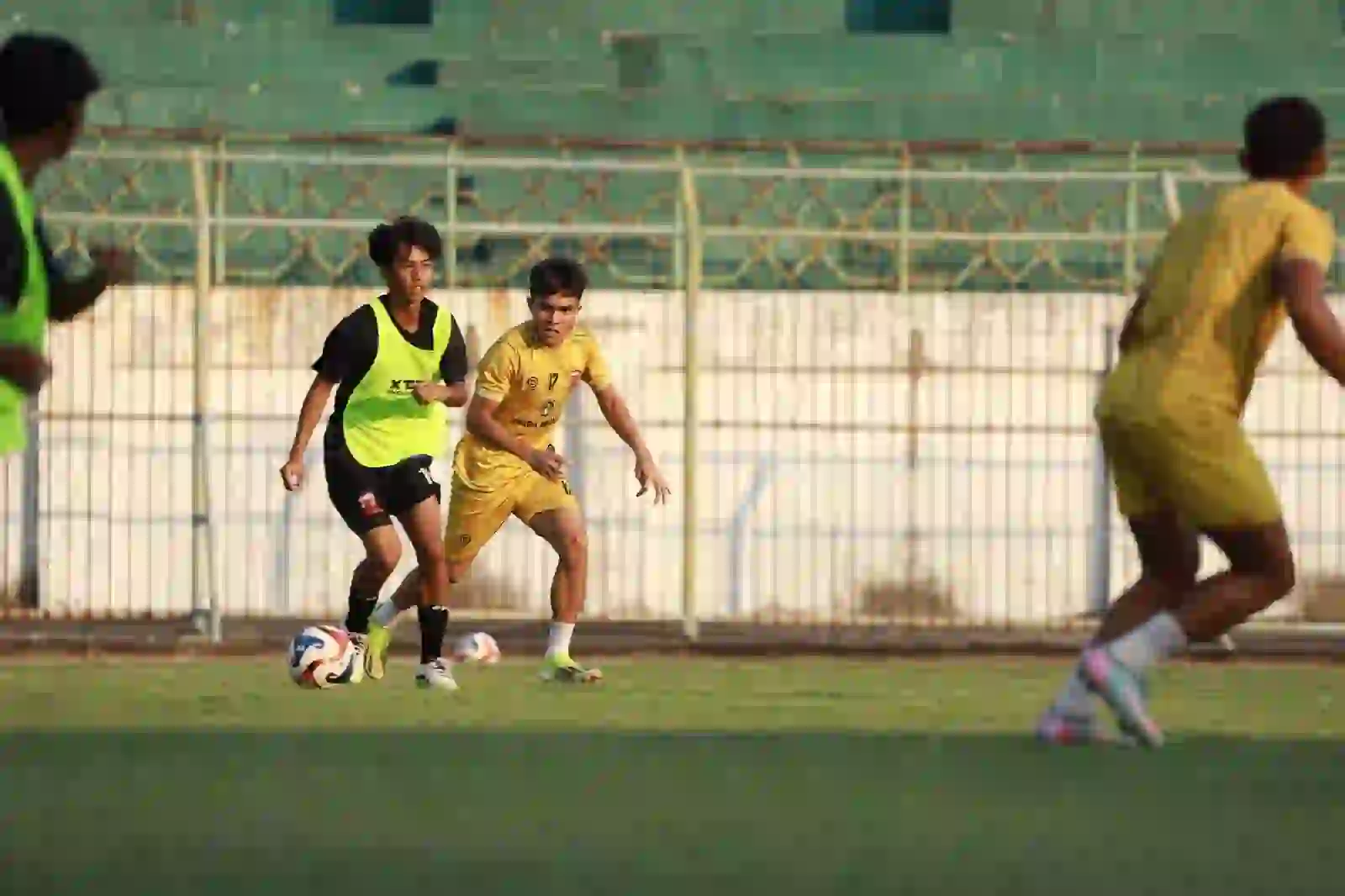 Madura United Gelar Latihan Bareng Akademi, Siapkan Generasi Penerus di Jeda Liga 1!