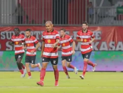 Derbi Suramadu Membara! Link Live Streaming Madura United vs Persebaya: Duel Gengsi di Puncak Pekan 16