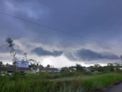 Prakiraan Cuaca Sampang Hari Ini 27 Oktober 2025: Waspada Hujan Petir di Kedungdung dan Omben!