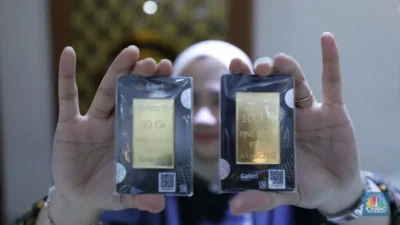 Harga Emas Antam Turun Hari Ini, Simak Daftar Lengkapnya!