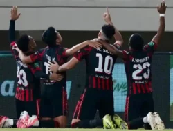 Persipura Jayapura Gilas Persela 2-0, Ramai Rumakiek Jadi Motor Kemenangan Mutiara Hitam