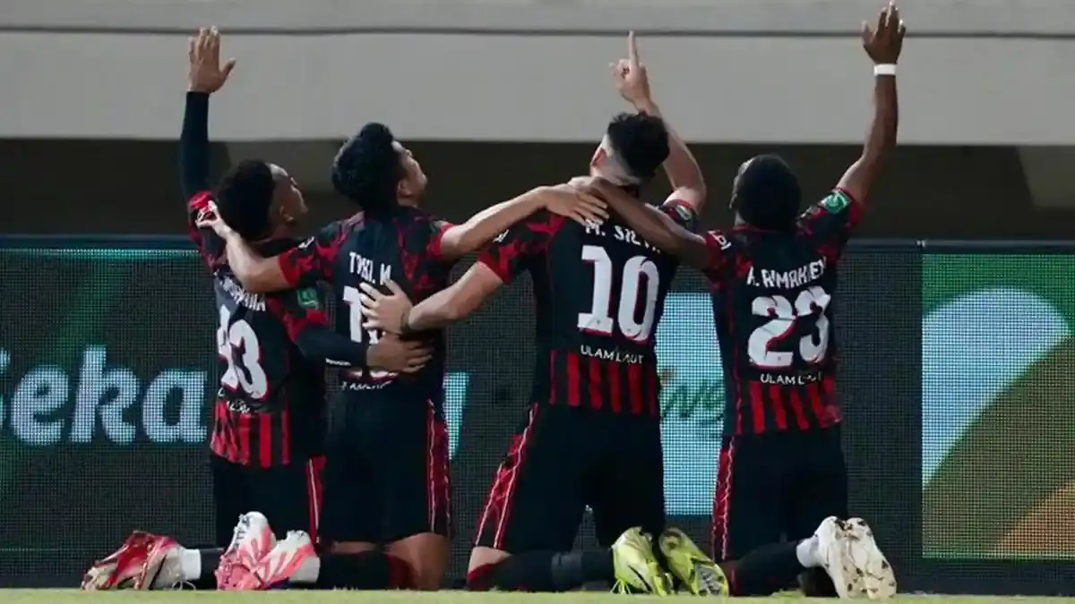 Persipura Jayapura Gilas Persela 2-0, Ramai Rumakiek Jadi Motor Kemenangan Mutiara Hitam