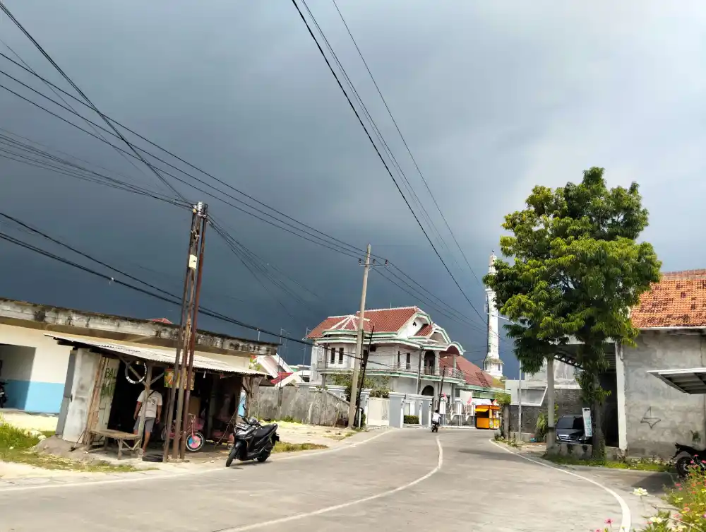 Prakiraan Cuaca Kabupaten Sampang Hari Ini: Sore Cerah, Suhu Capai 32°C
