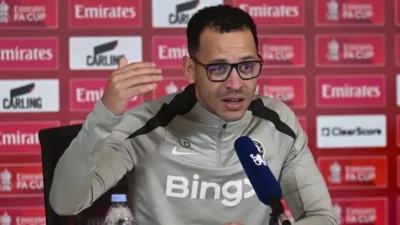 Chelsea vs Arsenal di Semifinal Piala Liga: Rosenior Anggap Ini “Cuma Laga Biasa”
