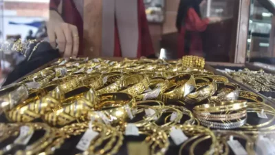Harga Emas Perhiasan Hari Ini, 14 Januari 2026: Naik di Hartadinata, Turun di Raja Emas!