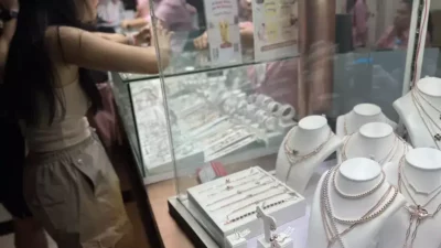 Harga Emas Perhiasan Hari Ini Anjlok hingga Rp 223 Ribu, Cek Daftar Lengkapnya!