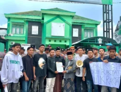Mahasiswa Sumenep Geruduk Kantor Golkar & PKB, Tolak Wacana Pilkada Lewat DPRD!