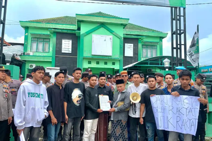 Mahasiswa Sumenep Geruduk Kantor Golkar & PKB, Tolak Wacana Pilkada Lewat DPRD!