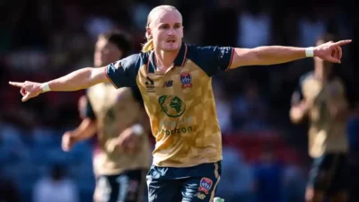 Newcastle Jets Puncaki Klasemen A-League dengan Pesta Gol 4-1 ke Gawang Brisbane Roar
