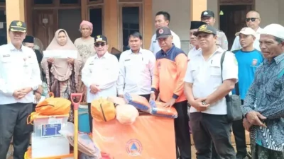 Rumah Ambruk Usai Maghrib, Wabup Sumenep Salurkan Bantuan ke Keluarga di Rubaru