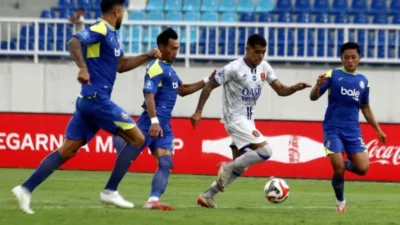 Gol Kontroversial Hansamu Selamatkan Arema dari Tekanan Persijap di Kanjuruhan