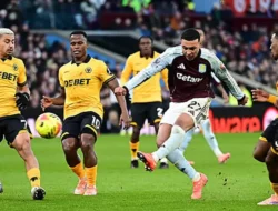 Derbi Midlands Memanas! Wolves vs Aston Villa: Pertaruhan Harga Diri di Molineux, Prediksi Skor 1-2