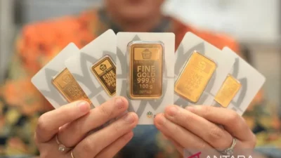 Harga Emas Antam Anjlok Rp14.000 per Gram, Ini Daftar Lengkap Terbarunya!